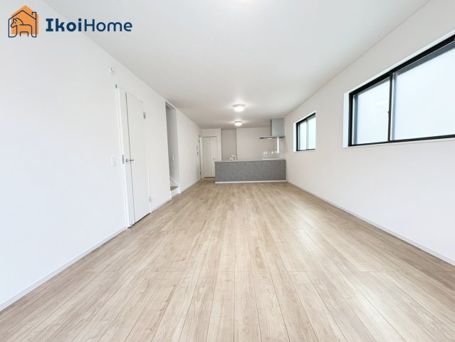 神戸市西区竹の台５丁目１期　3号棟の居間・リビング|【ホームページに現地動画掲載中】●年中無休：当日予約可●LDKは明るく、明るい団欒スペースになります