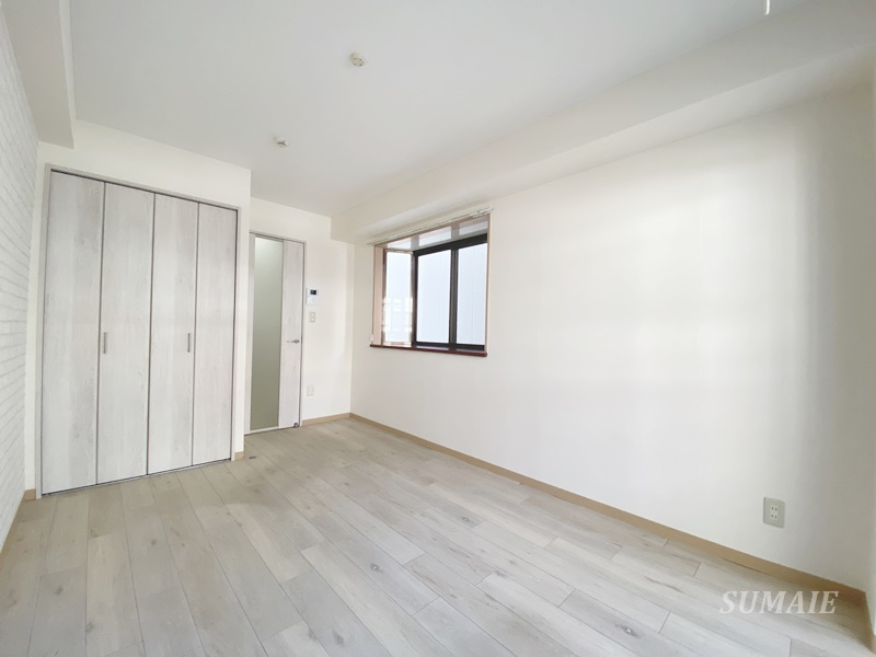 モンホワイエⅠの洋室|白を基調としたオシャレな内装☆