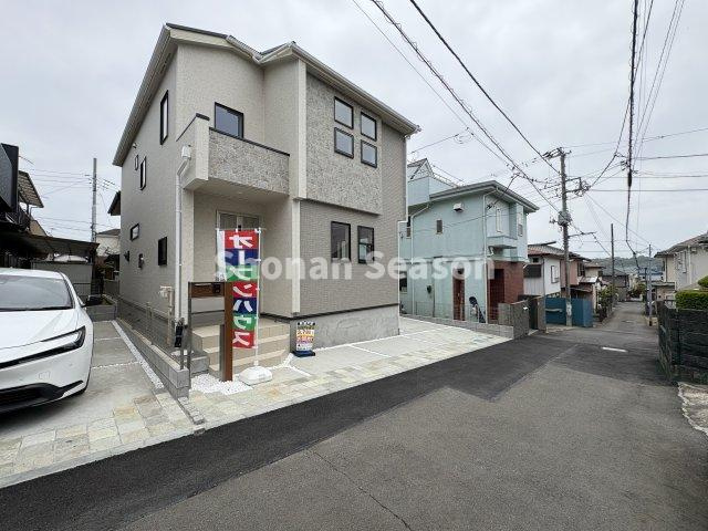 【間取り】 | 全室南向き！どの部屋にいても陽光が降り注ぐ明るい室内◎　　　
2部屋から行き来できて家事動線良好な続きバルコニー！