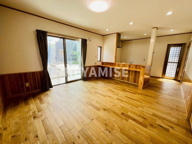 豊洋台2丁目戸建の居間・リビング