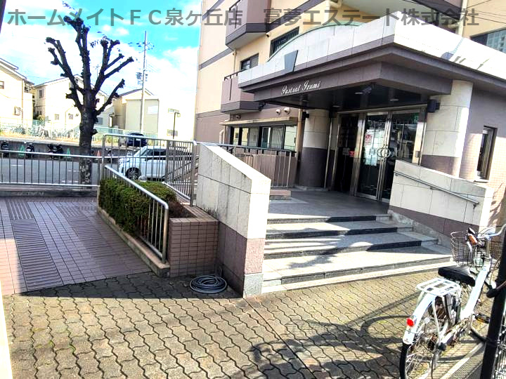 パストラル和泉のエントランス