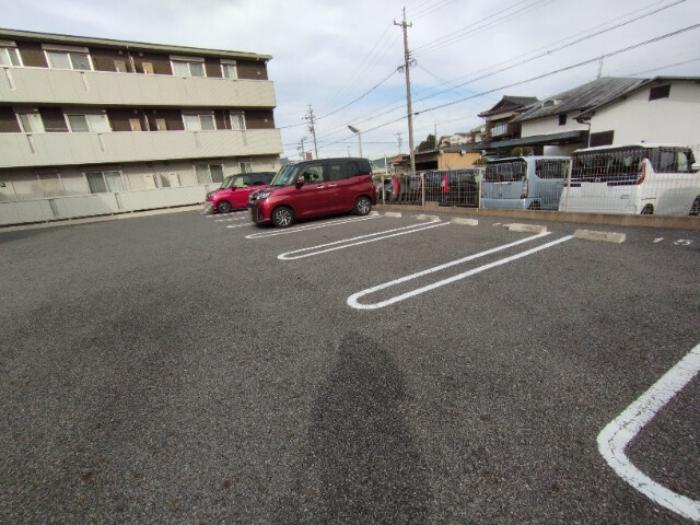 シャルマン堂前の駐車場