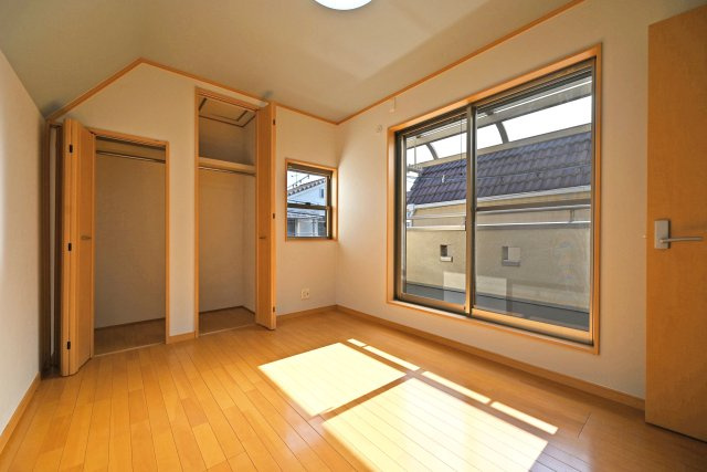 伊丹市東野4丁目中古戸建│4LDK+駐車1台可の洋室|-洋室6帖(2F)-