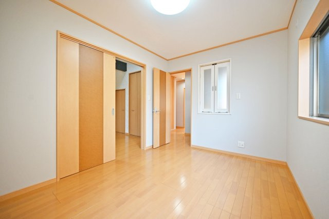 伊丹市東野4丁目中古戸建│4LDK+駐車1台可の洋室|-洋室6帖(2F)-