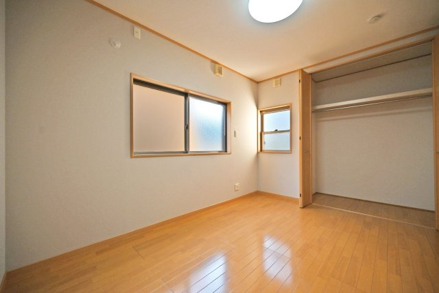 伊丹市東野4丁目中古戸建│4LDK+駐車1台可の洋室|-洋室6帖(2F)-