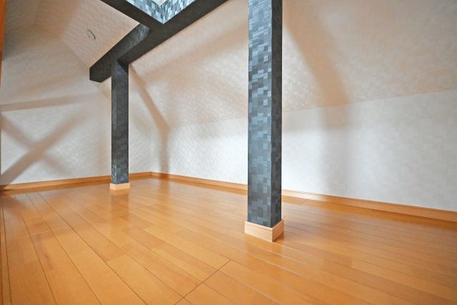 伊丹市東野4丁目中古戸建│4LDK+駐車1台可の収納|ロフトの内観写真です。
季節家電やアウトドア用品など幅広く収納して頂けます。