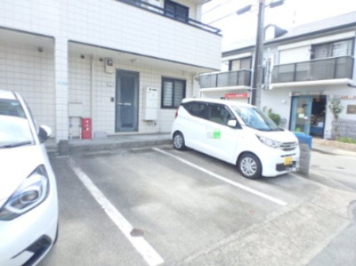 【駐車場】 | 河内メゾン | 駐車場に車を止められます