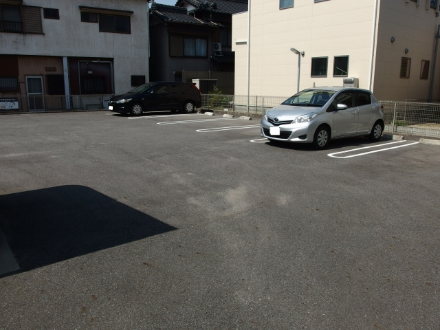 ベルハウス寿の駐車場