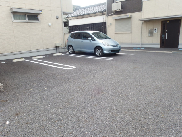 ハイツ岡崎柱　北棟の駐車場