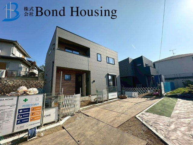 WICあり収納スペース豊富　太寺天王町　新築5区画　5号棟の前面道路含む現地写真