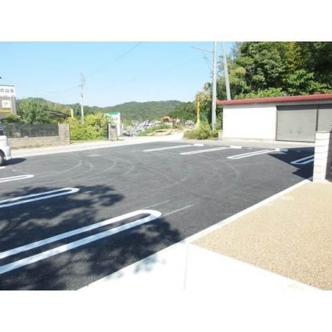 ソレイユの駐車場