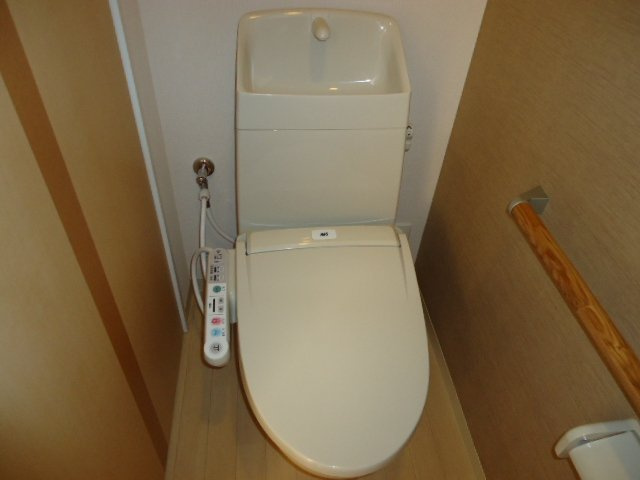 キャトルセゾンのトイレ|シャワー付トイレ