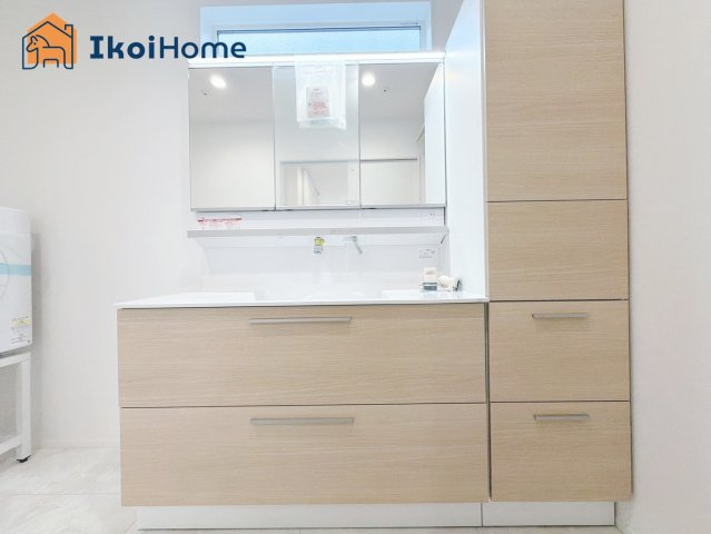 神戸市西区福吉台２丁目　１号棟　新築戸建の洗面所|【ホームページに現地動画掲載中】●年中無休：当日予約可●洗面台横にも収納がございます！