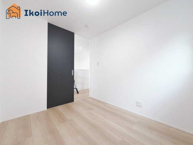 神戸市西区福吉台２丁目　１号棟　新築戸建の内装|【ホームページに現地動画掲載中】●年中無休：当日予約可●洋室には大きな収納あり！