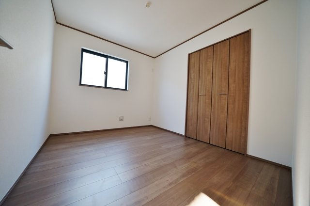 【横浜市瀬谷区阿久和西3丁目11-9全2棟新築戸建て】★仲介手数料無料★（原小学校・原中学校）の洋室