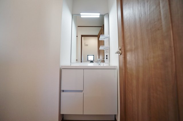 【横浜市瀬谷区阿久和西3丁目11-9全2棟新築戸建て】★仲介手数料無料★（原小学校・原中学校）の独立洗面台