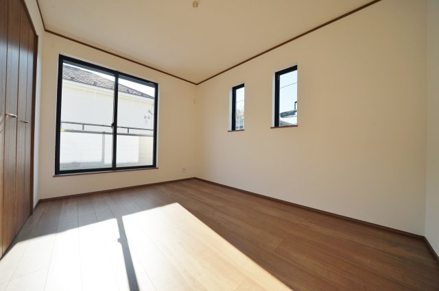 【横浜市瀬谷区阿久和西3丁目11-9全2棟新築戸建て】★仲介手数料無料★（原小学校・原中学校）の洋室