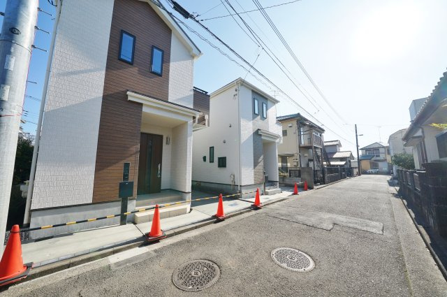 【横浜市瀬谷区阿久和西3丁目11-9全2棟新築戸建て】★仲介手数料無料★（原小学校・原中学校）の前面道路含む現地写真