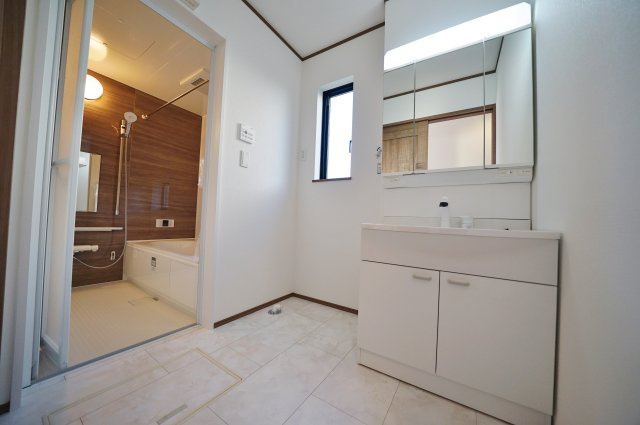 【横浜市瀬谷区阿久和西3丁目11-9全2棟新築戸建て】★仲介手数料無料★（原小学校・原中学校）の独立洗面台