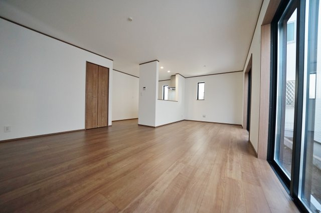 【横浜市瀬谷区阿久和西3丁目11-9全2棟新築戸建て】★仲介手数料無料★（原小学校・原中学校）の居間・リビング