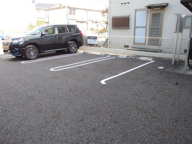 メゾン・オクヤマダ池の駐車場