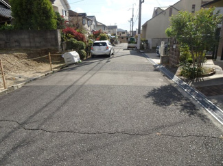 【前面道路含む現地写真】 | 川西市大和東２丁目　建築条件無土地