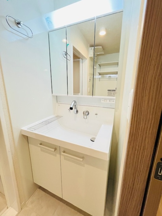 Villa Luminous SHONANDAIの独立洗面台|洗髪洗面化粧台