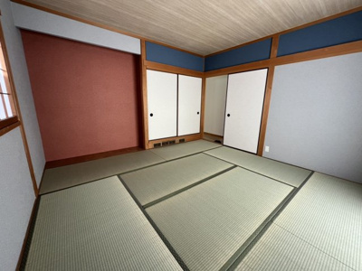 【和室】 | 小倉台６丁目　中古戸建 | 落ち着いた和室で、アクセントカラーの床の間がおしゃれですね。