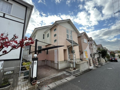 【駐車場】 | 小倉台６丁目　中古戸建 | カーポート付きです。