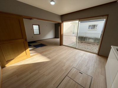 【居間・リビング】 | 小倉台６丁目　中古戸建 | LDK約17.5帖