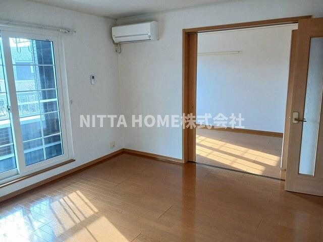 プリムローズの居間・リビング|リビングルームは１１．９帖になります＊