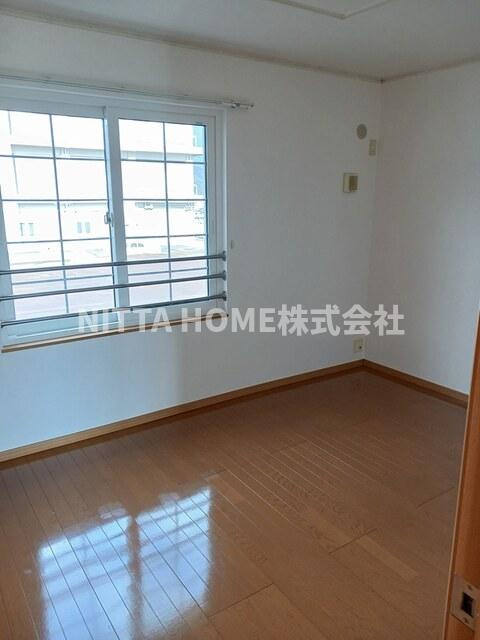 プリムローズの洋室|洋室は６帖と７．３帖の２部屋になります◇