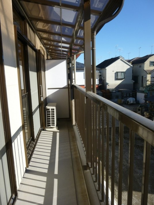 川崎市多摩区中野島３丁目のアパートのバルコニー