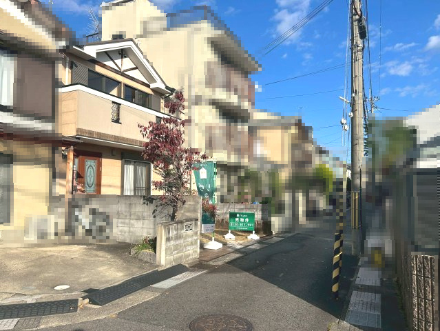 【成約済】長岡京市長岡3丁目　の前面道路含む現地写真|南向きで陽当たり・通風良好です。