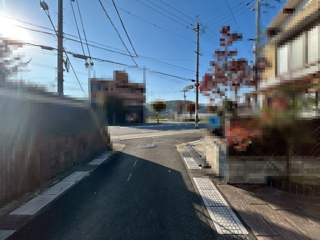 【成約済】長岡京市長岡3丁目　の前面道路含む現地写真|スーパー・コンビニ等、お買い物施設が充実しております。
生活に便利な住環境です(^^)/