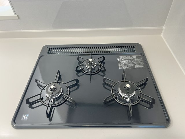 中央区富塚町　第一期のその他|三口ガスコンロがあり、家事の時短となります。