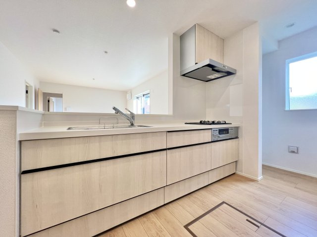 中央区富塚町　第一期のキッチン|キッチンからはリビング全体が良く見渡せる間取りになっています！
