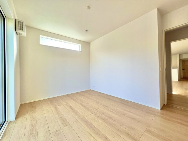 中央区富塚町　第一期の洋室|6.2畳の洋室！！
東に窓が有り、明るい部屋となります。