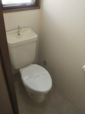 足立区保木間４丁目の賃貸マンションのトイレ