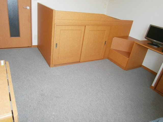 レオパレスフィオローナの居間・リビング