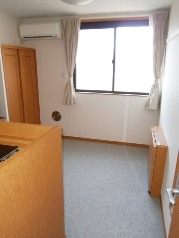 レオパレスフィオローナの居間・リビング