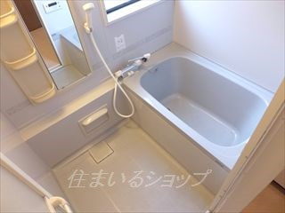 ミレニアム高陽の浴室|窓あり