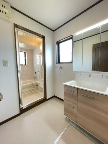 林３丁目倉庫事務所付戸建の独立洗面台