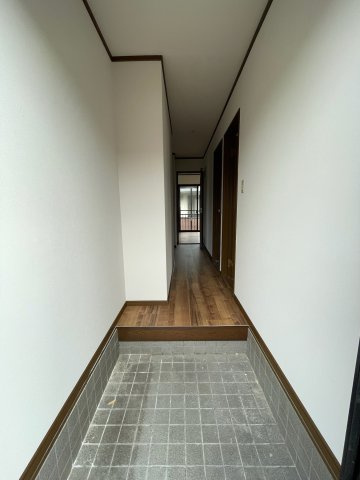 林３丁目倉庫事務所付戸建の玄関