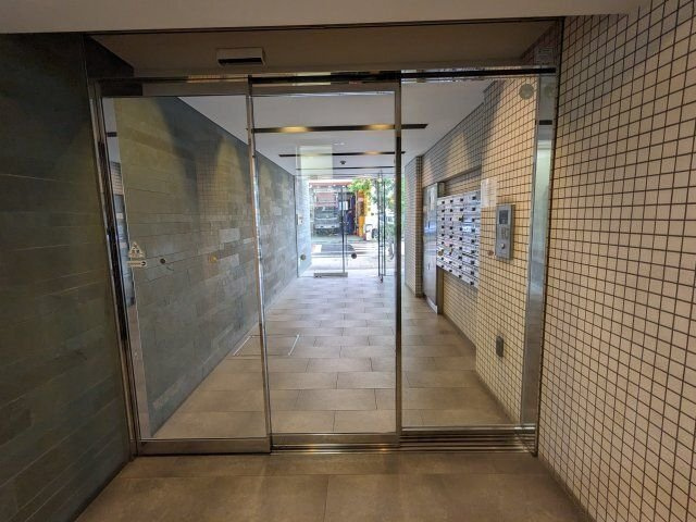 プレミアムキューブ大岡山のエントランス