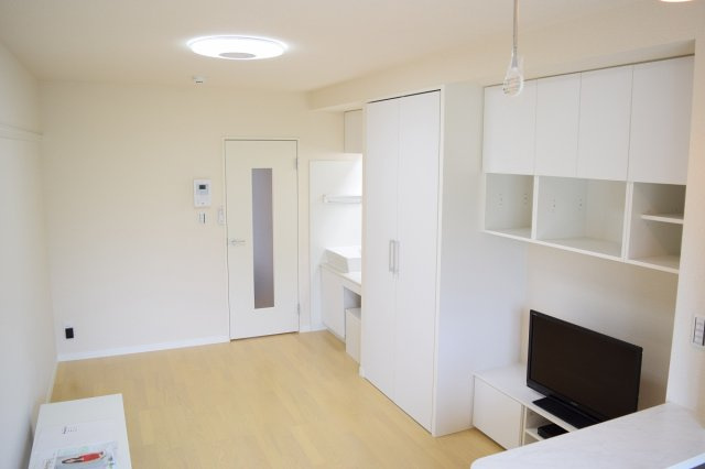 レオネクストルーナの寝室|白を基調とした清潔感のある洋室