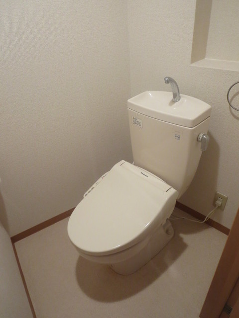サンイング鎌倉のトイレ|落ち着いた色調のトイレです