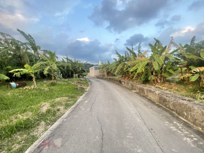 【前面道路含む現地写真】 | 南城市玉城百名（全3棟）ラスト1号棟 | ※西側公道4m♪