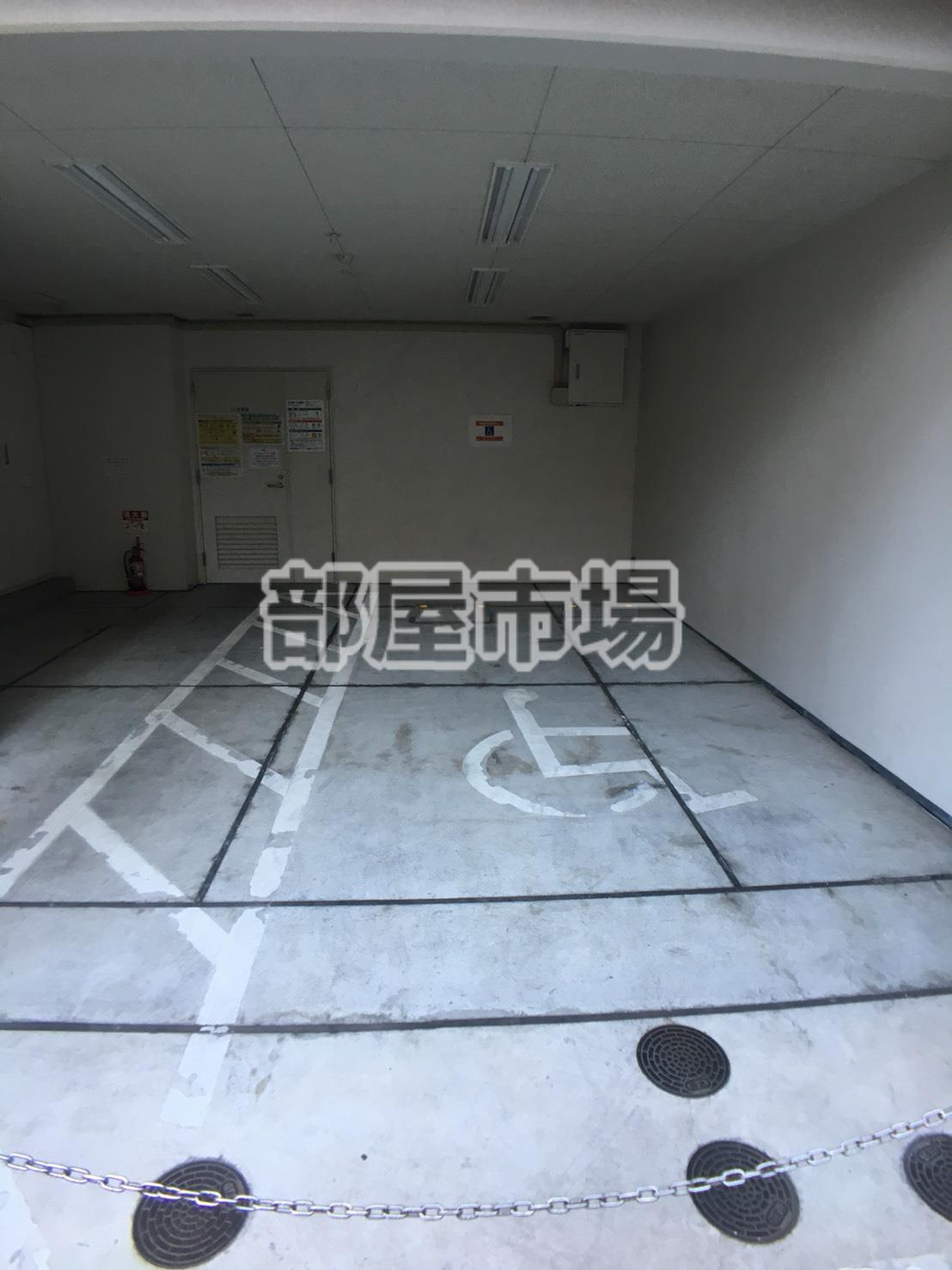 カスタリア三ノ輪の駐車場