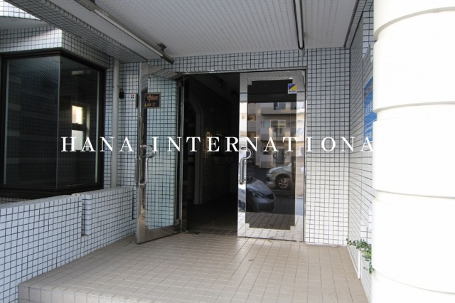 ジュネパレス市川第27のエントランス